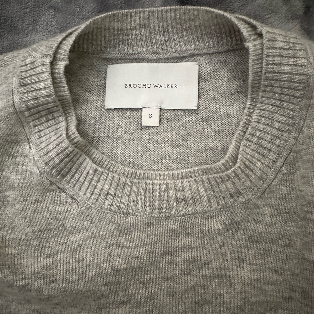 Brochu walker- crew neck layered pullover. Small